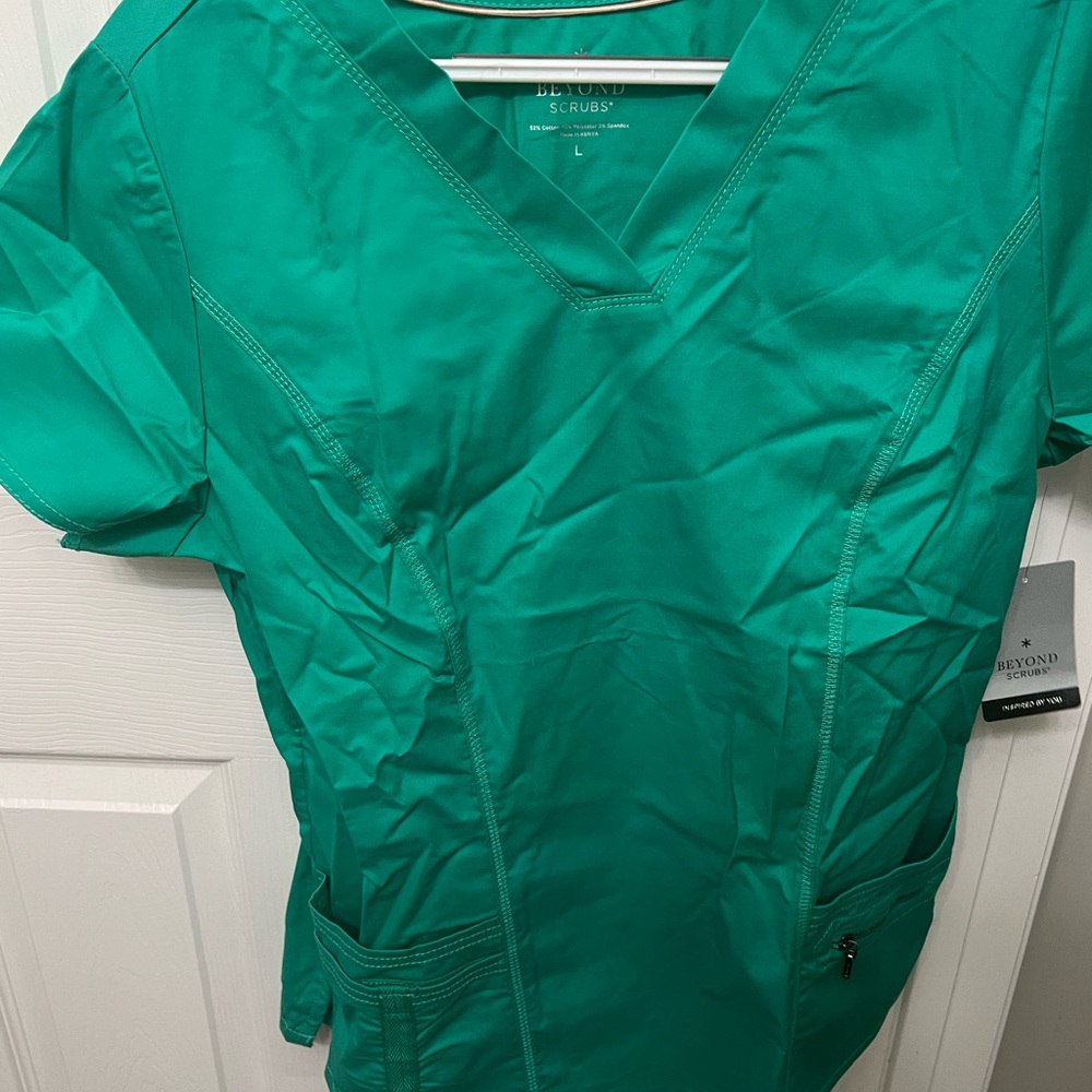 Ellie Deep V neck Scrub top by Beyond Scrubs NWT, never worn